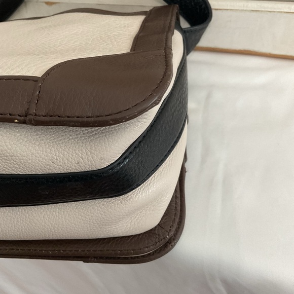 Tory Burch Cream and Brown Shoulder Bag with Gold Accents - Picture 8 of 16